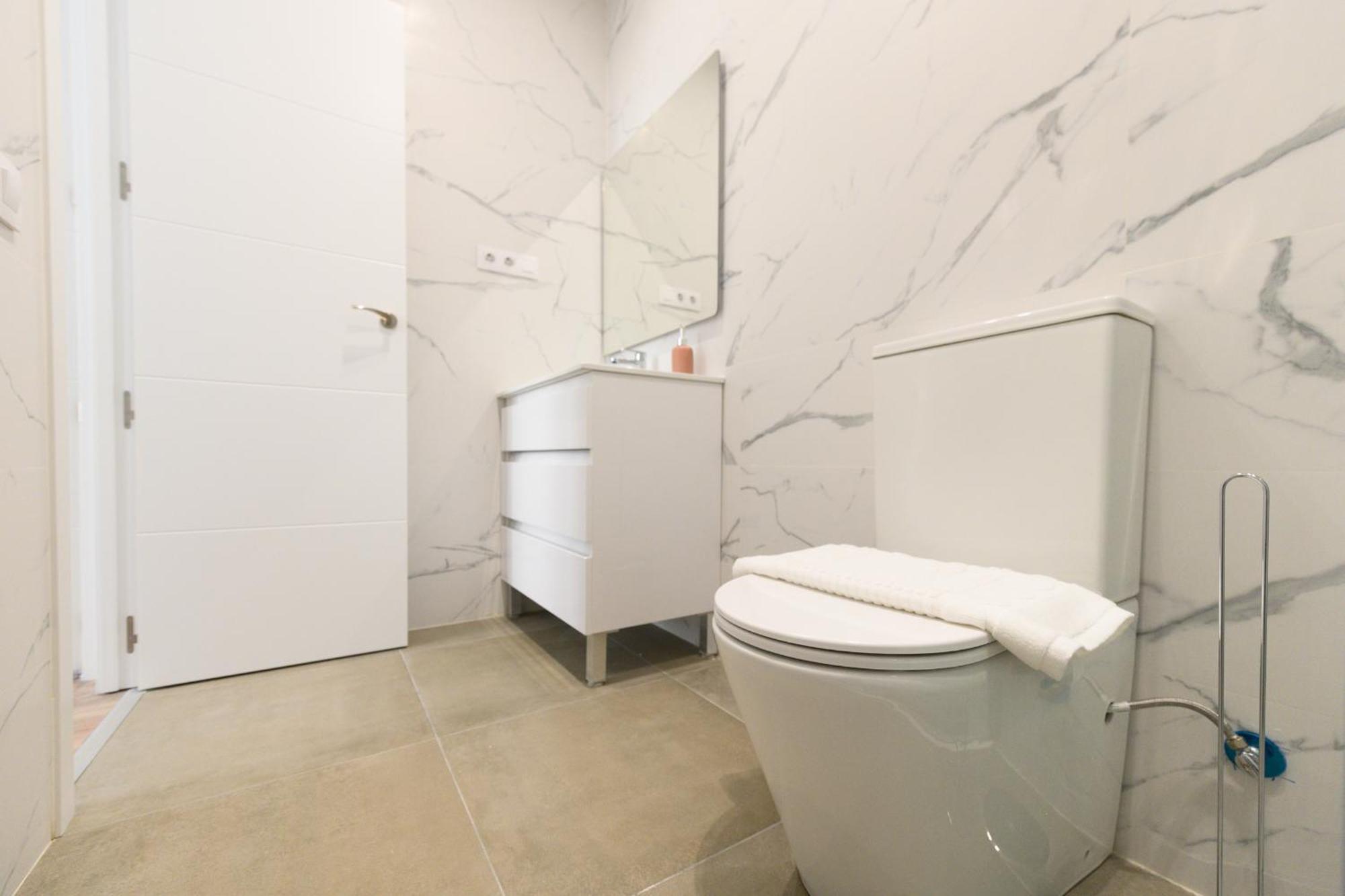 Apartment For Elegancia Y Funcionalidad En San Bernardo Piso Con Banos En Temporal Sbe35c Madrid